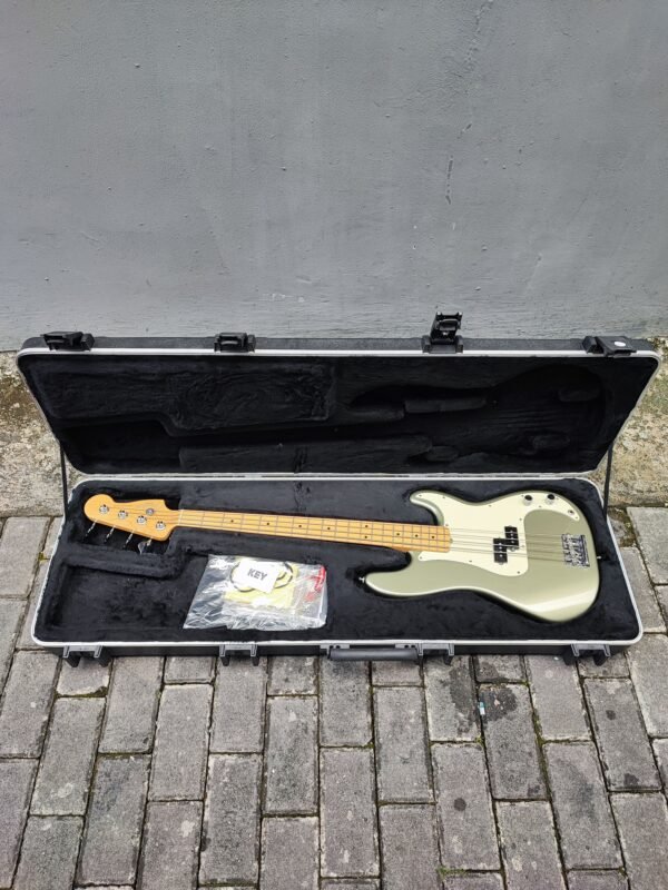 Fender Precision Bass American Standard - Image 4